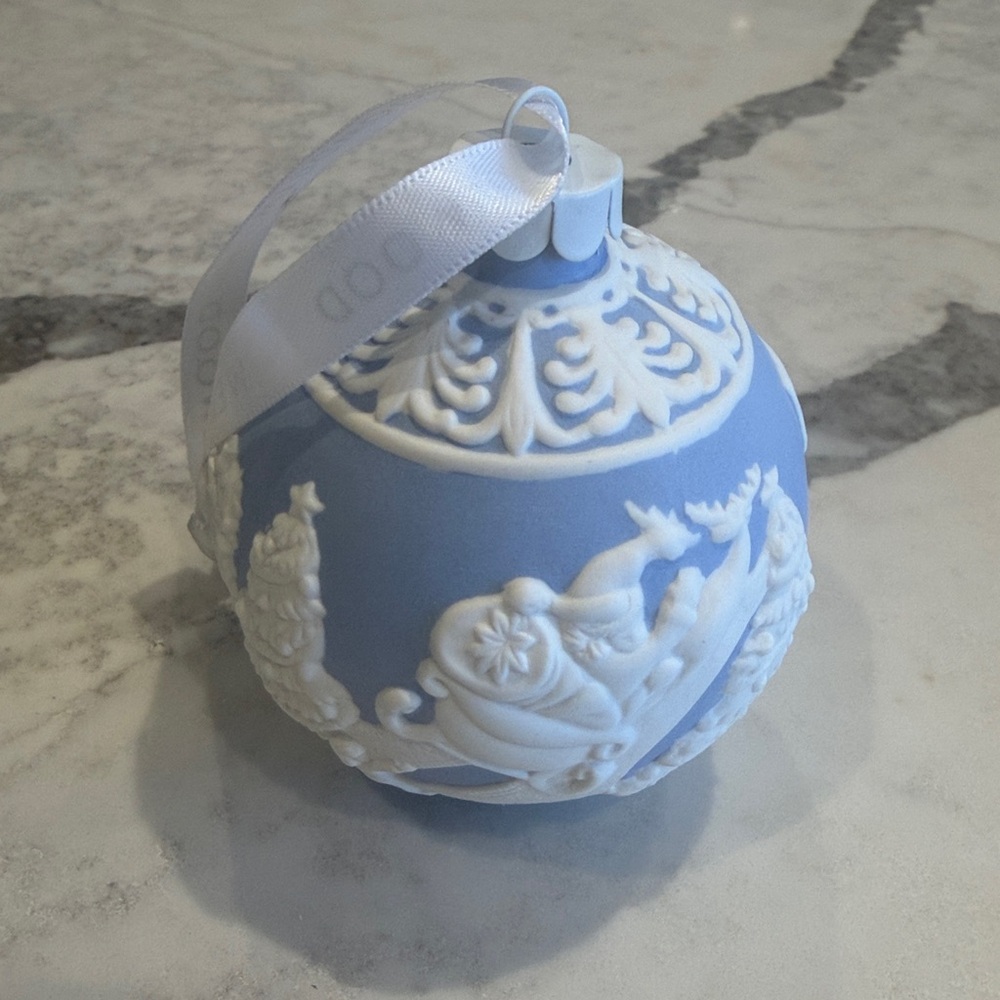 Wedgwood Jasperware Ball Ornaments The Night Before Chiristmas . - Picture 3 of 6